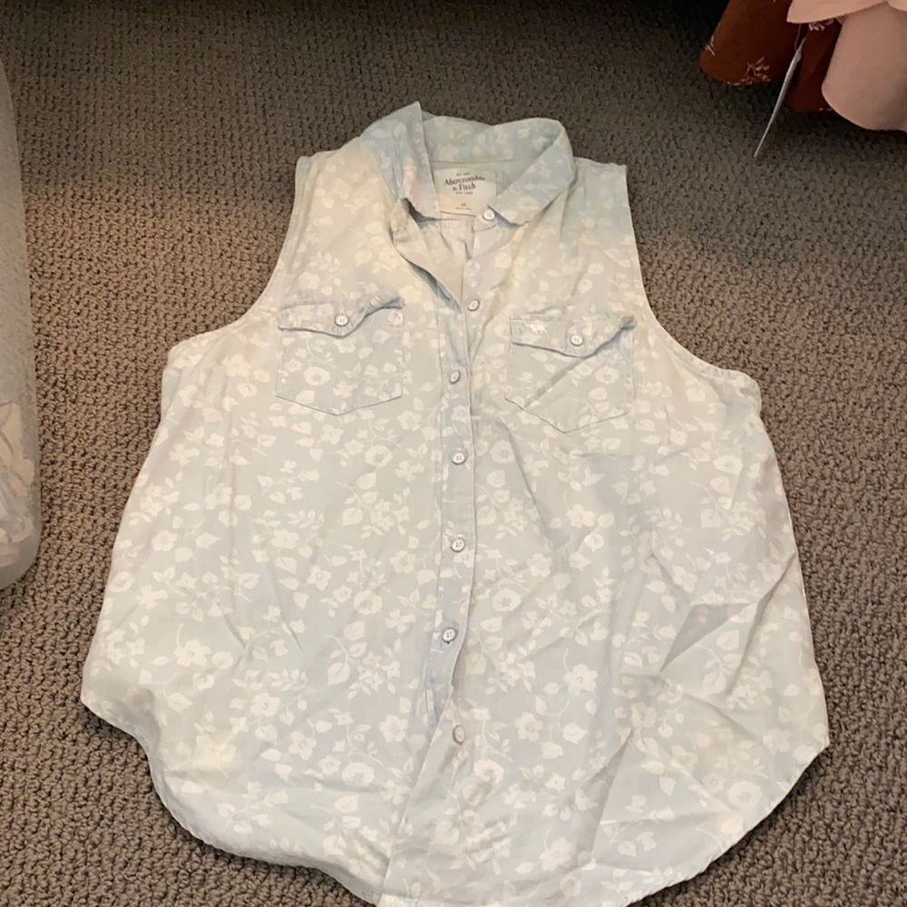 Abercrombie blue white flower sleeveless blouse